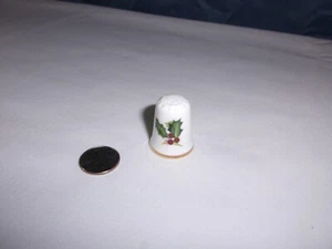 VINTAGE GOEBEL HOLIDAY FINGERHUT, ENGLAND, FEINES BONE CHINA STECHPALMENBEERENMOTIV SCHÖN  - Bild 1 von 4