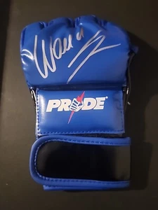 WANDERLEI SILVA SIGNED HANDSIGNIERT PRIDE GLOVE BAS BECKETT ZEUGE #W631871 - Bild 1 von 3