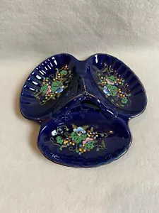 Plato de caramelo/tuerca azul cobalto de tres secciones con diseño dimensional - Imagen 1 de 5