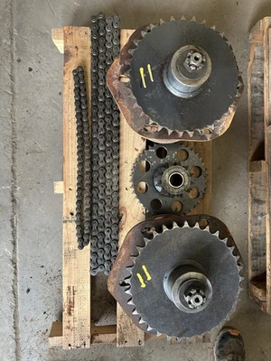 Case 1845C Axle Hub Drive Sprockets Chains. Final Drive Complete. - Image 1 of 4