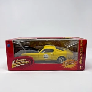 Johnny Lightning Maßstab 1:24 Muscle Cars R39 1965 Ford Mustang gelb Neu in OVP 2009 - Bild 1 von 15