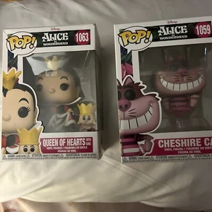 Cheshire Cat And Queen Of Hearts Funko Pops - Bild 1 von 3