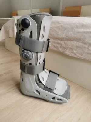 Aircast Air Select Standard medium ankle foot brace & liner + heel wedge kit inc - Image 1 of 4