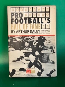 PRO FOOTBALL'S HALL OF FAME By Arthur Daley SIGNED To Irv Kupcinet 1st Printing - Imagen 1 de 4