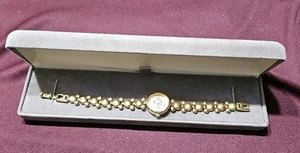 VINTAGE DISNEY LORUS QUARTZ MICKEY MOUSE FACE WATCH W/ MICKEY MOUSE GOLD BAND - Picture 1 of 7