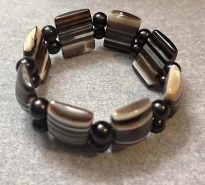 banded agate onyx stretch Bracelet Gemstone Resort Wear ￼ - Image 1 of 4