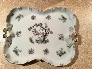 Vassoio porcellana vintage - Dama vittoriana su altalena con manici dorati, 12" x 10" - Foto 1 di 8