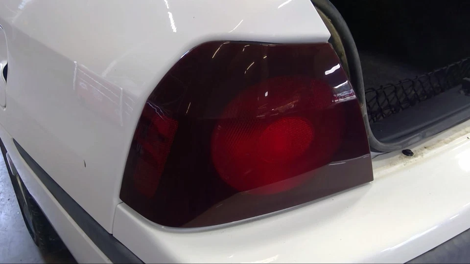 Conjunto de luz trasera izquierda usado se adapta a: Chevrolet Impala 2002 cuarto montado en panel Foto 1 de 4