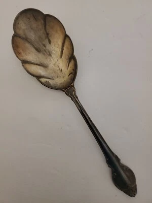 Cuchara para servir Holmes Edwards Deepsilver festoneada 9" de largo Foto 1 de 4