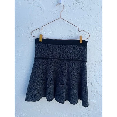 Женская мерцающая плиссированная вязаная мини-юбка ALC черная размер средний - Изображение 1 из 4