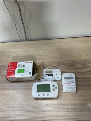 Termostato digital programable Honeywell TH6110D1021 FocusPro 6000 Foto 1 de 4