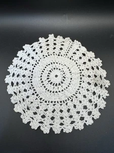 Vintage handmade white doile - Picture 1 of 2