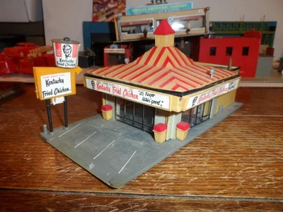 LIFE LIKE VINTAGE HO SCALE KENTUCKY FRIED CHICKEN RESTAURANT BILT C-5 - Image 1 of 2