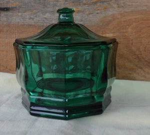 Emerald Green Octagon Shaped Indiana Glass Footed Covered Candy Dish Vintage - Picture 1 of 14