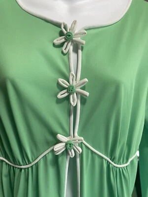 Vintage 1960s Green Val Mode Peignoir Robe With Flowers Size Large Hippy LOOK! - Image 1 of 4