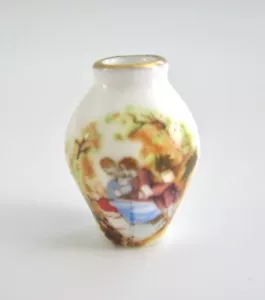 casa delle bambole casa delle bambole miniatura VASO PORCELLANA BIANCA VITTORIANA UOMO DONNA QUADRO - Foto 1 di 2