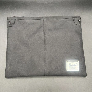 Bolsa de viaje Herschel Supply Co., cremallera negra con interior rojo 10,5" X 8,5" - Imagen 1 de 9