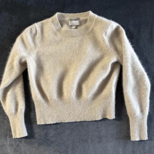 J.Crew Women’s S Cropped Cashmere Sweater Beige Minimalist Fuzzy Knit Cozy Soft - Picture 1 of 13