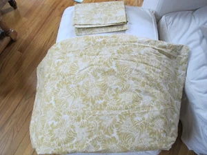 Pottery Barn Queen Duvet Cover with 2 Standard Shams. Gold/Yellow Design. - Picture 1 of 5