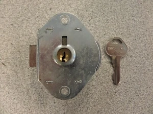 MASTER 1710 LOCKER LOCK DEADBOLT USED 1 KEY LOCKSPORT - Picture 1 of 3