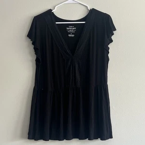 Camisa Tejida Negra Manga Flutter Súper Suave Torrid Cápsula Básica Informal Talla 1X - Imagen 1 de 7