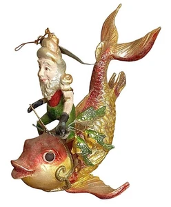 SELTENE MARK ROBERTS WEIHNACHTSMANN ELFE AUF EINEM GOLDFISCH WEIHNACHTSSCHMUCK - Bild 1 von 11