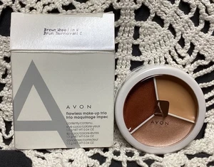 Trío de Maquillaje Impecable Rueda Rueda Marrón Avon - Corrector de Ojos/Labios ~NUEVO en CAJA - Imagen 1 de 2