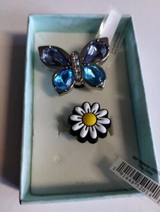 Neu mit Etikett Crocs Charms Jibbitz erhöhtes Gänseblümchen & Schmucksteinen Silber Metall Schmetterling - Bild 1 von 2