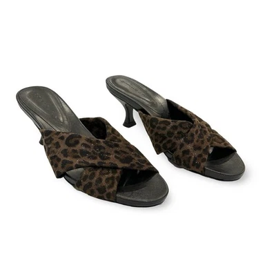 Sandalias de aguja Donald J Pliner con estampado de leopardo talla 7,5 M marrón gamuza deslizable Foto 1 de 4
