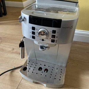 DeLonghi Magnifica S Macchina Caffè Chicco a Tazza ECAM22.110.SB Per Ricambi Riparazioni - Foto 1 di 7