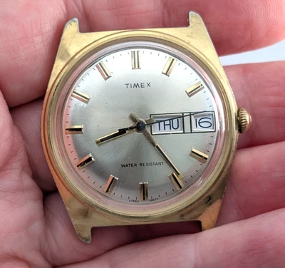 1977 TIMEX Marlin 27860 10677 Day Date Calendar 35mm Watch Movement PARTS REPAIR - Image 1 of 4