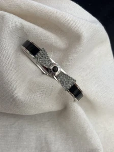Henri Bendel Schleife Schwarzer Armreif mit Scharnier RARE - Bild 1 von 8