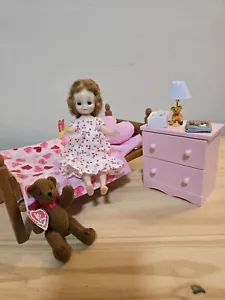 8" Vintage Betsy McCall Doll & Bedroom Playset - Picture 1 of 9