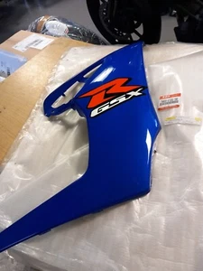 Suzuki Cowl, Side Rh (blau), 94430-41G00-YBB OEM - Bild 1 von 3