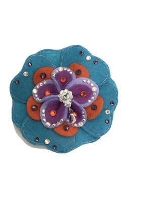 Clip de fieltro y cristal en cualquier lugar TARINA TARANTINO NUEVO SIN ETIQUETAS Foto 1 de 4