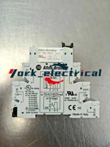 1PZ NUOVO ALLEN BRADLEY 700-HLT1Z24 MORSETTIERA RELÈ CON RELÈ 700-TBR24 - Foto 1 di 6