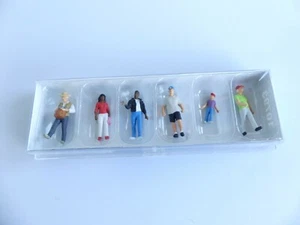 PREISER HO 1: 87 / 10793 PERSONNAGES PASSANTS - Picture 1 of 1