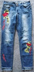 Indigo Rein Chili Pepper Embroidered Ankle Jeans Size 13 Distressed - Picture 1 of 22