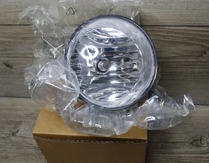 (1) Fog Light For 05-11 Toyota Tacoma All Models CAPA Certified Halogen 7155363Q - Picture 1 of 7