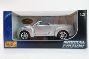 Maisto Special Edition 1:25 Diecast 2004 Silver Chevrolet SSR - Picture 1 of 13