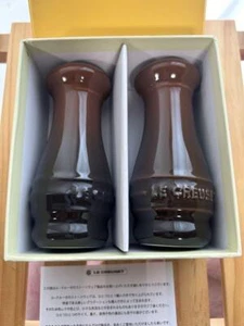 Le Creuset Salt & Pepper Shaker Cacao Brown 12cm Stoneware - Picture 1 of 6