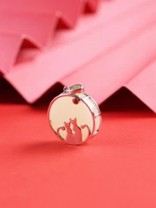 I05 Anhänger rund zwei Kätzchen auf heller Jade Silber 925 roter Achat - Bild 1 von 9