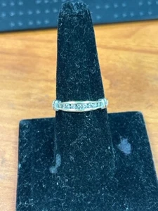Ehering 9 Diamanten 0,27 Karat TW 10K Gold 2,4 g Größe 7,5 7 1/2 (QUC022789) - Bild 1 von 3