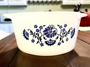 **RARE** **VINTAGE** **NO LID** Pyrex Willow Old Town Blue Onion - White/Blue - Picture 1 of 5