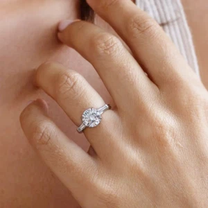 Anillo de compromiso de diamantes de corte redondo IGI 1,30 quilates cultivado en laboratorio platino PT950 - Imagen 1 de 14