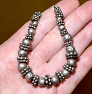 Antique Yemeni Ethnic Silver Round & Granulated Flat Spacer Bedouin Beads, Yemen - Foto 1 di 7