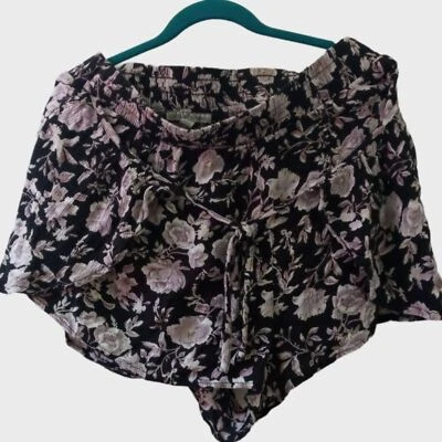 Женские шорты Charlotte Russe размер Small с цветочным рисунком - Изображение 1 из 4