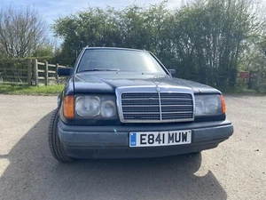 Mercedes-Benz W124 230TE Petrol Auto breaking parts - Picture 1 of 18