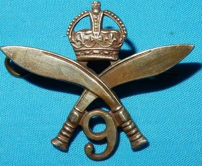 WW2 9th GURKHA RIFLES REGIMENT BRITISH (NEPAL) MILITARY CAP BADGE GENUINE LUGS - Image 1 of 2