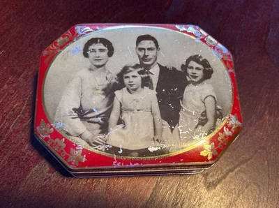 VTG 1930'S RILEY'S TOFFEE ROYAL KING GEORGE VI YOUNG ROYAL FAMILY TIN BOX - Image 1 of 4